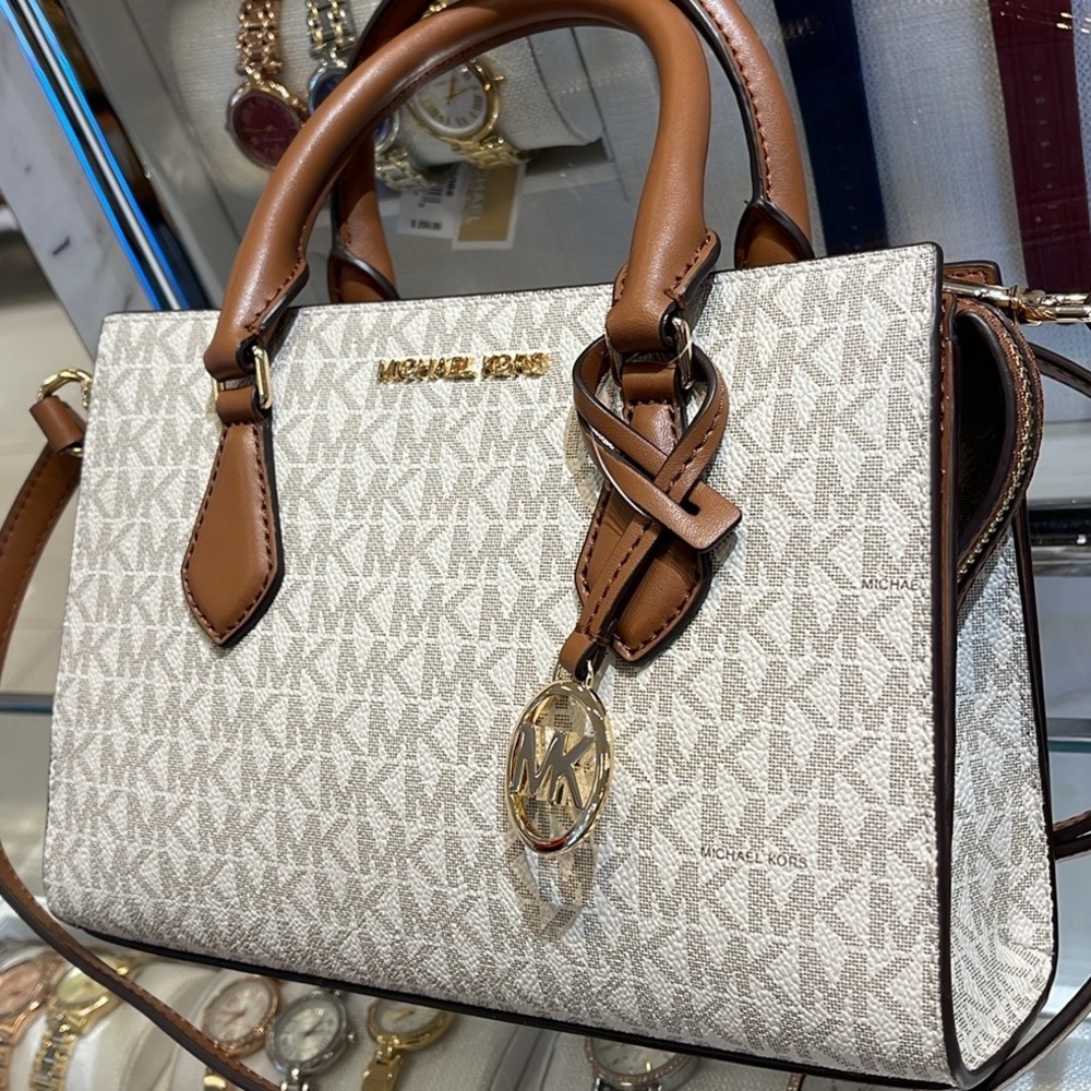 Michael Kors Small Sheila Satchel Crossbody
Vanilla 
NWT
